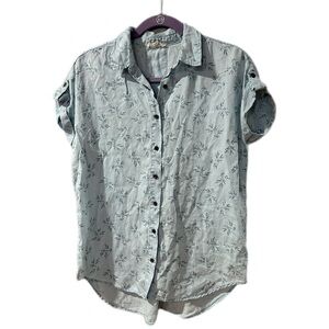 Jane & Delancey Lightweight Denim Floral Button-Up Short Sleeved Collar Shirt